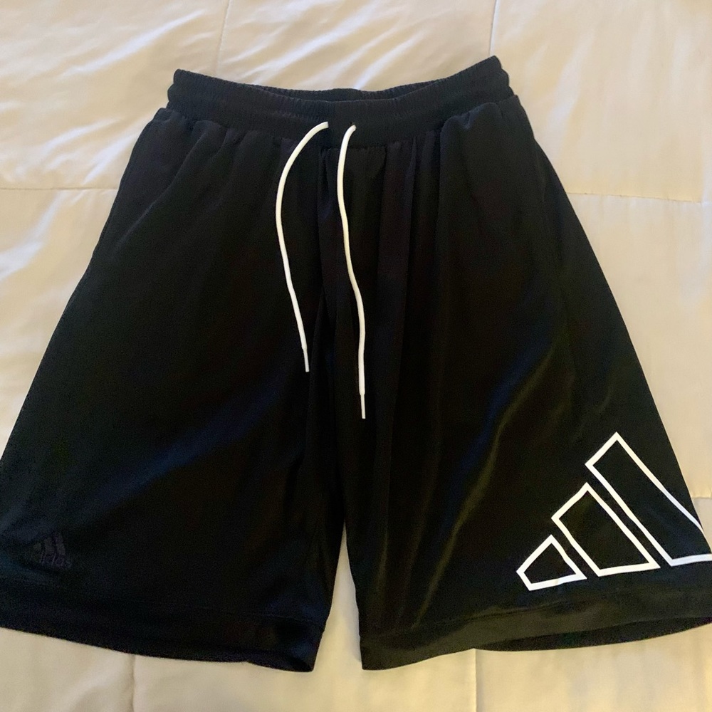 NWT - Mens Adidas workout shorts (L)